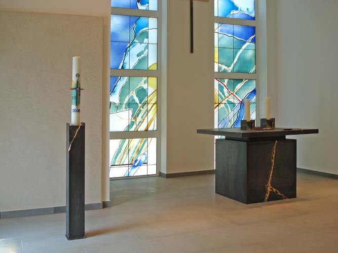 26 Leuchter im Altarraum